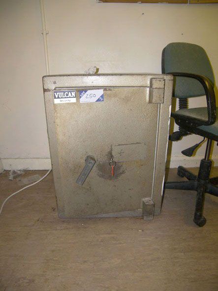 Vulcan safe, 18x16x22" ID