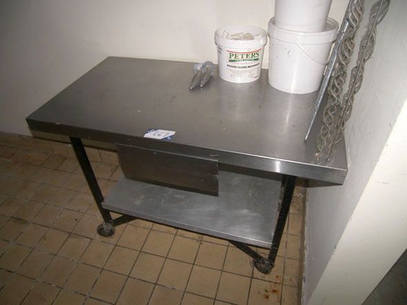 Stainless steel mobile preparation table