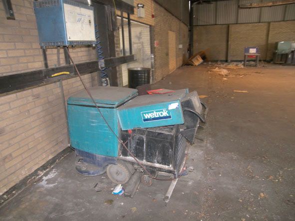 Wetrok Duomatic 800Y rotary floor cleaner with cha...