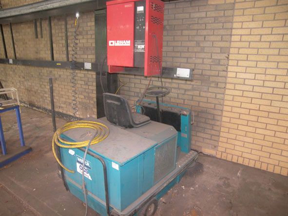 Wetrok Kerwit 8000E rotary floor sweeper with char...