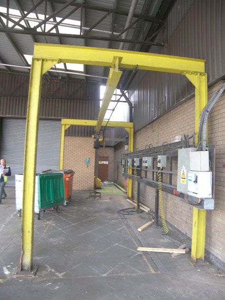 Davy Morris 2 ton electric chain hoist on single g...