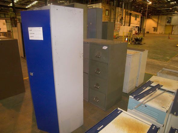 2x metal filing cabinets, 3x personnel lockers & 2...