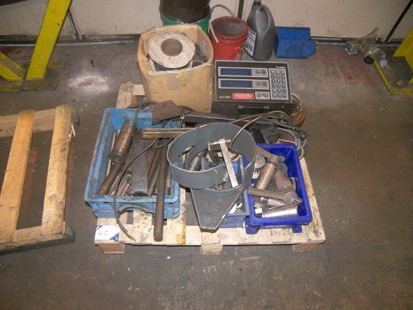 Various lathe spares inc: gears, Acu-Rite turnmate...