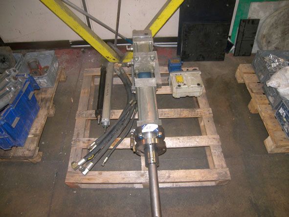 Qty various size hydraulic cylinders, hoses, elect...