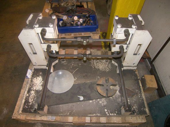 Double hydraulic press unit