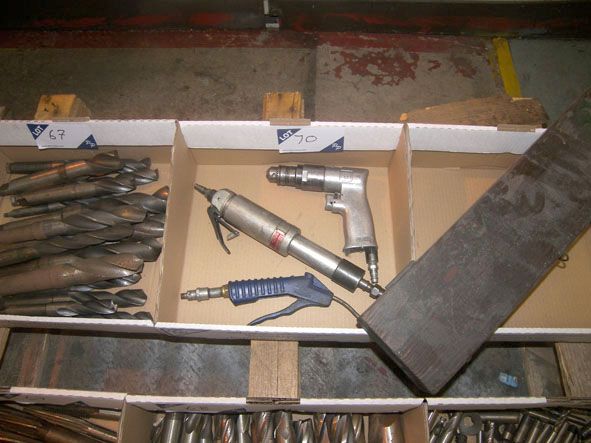 2x pneumatic drills & gun