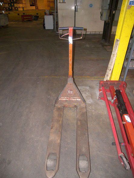 BT manual pallet truck (spares or repair)