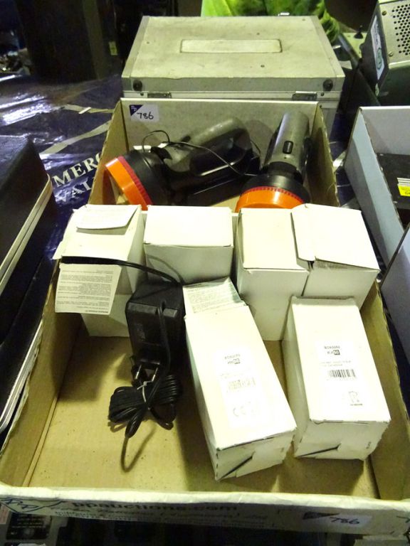 6x Kit 50 BD60050 battery chargers, 2x Uniross rec...