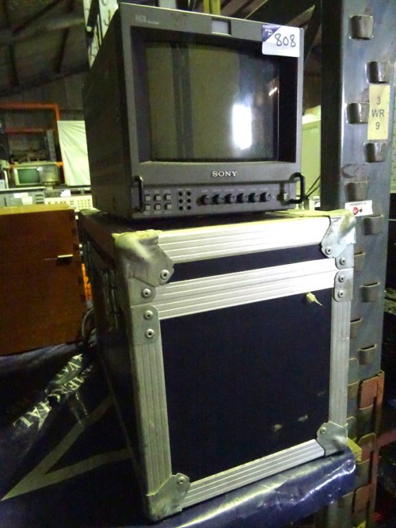 Sony HR Trinitron PVM-9044QM colour video monitor