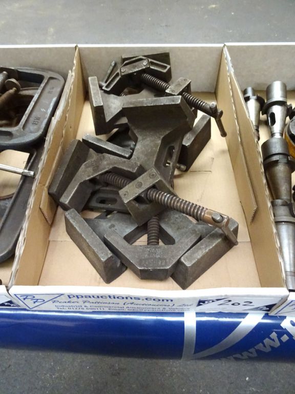 4x 90 degree angle clamps - Lot located at: Eng-Te...
