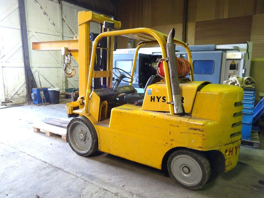 Hyster S150 gas forklift truck, 15000lb capacity,...