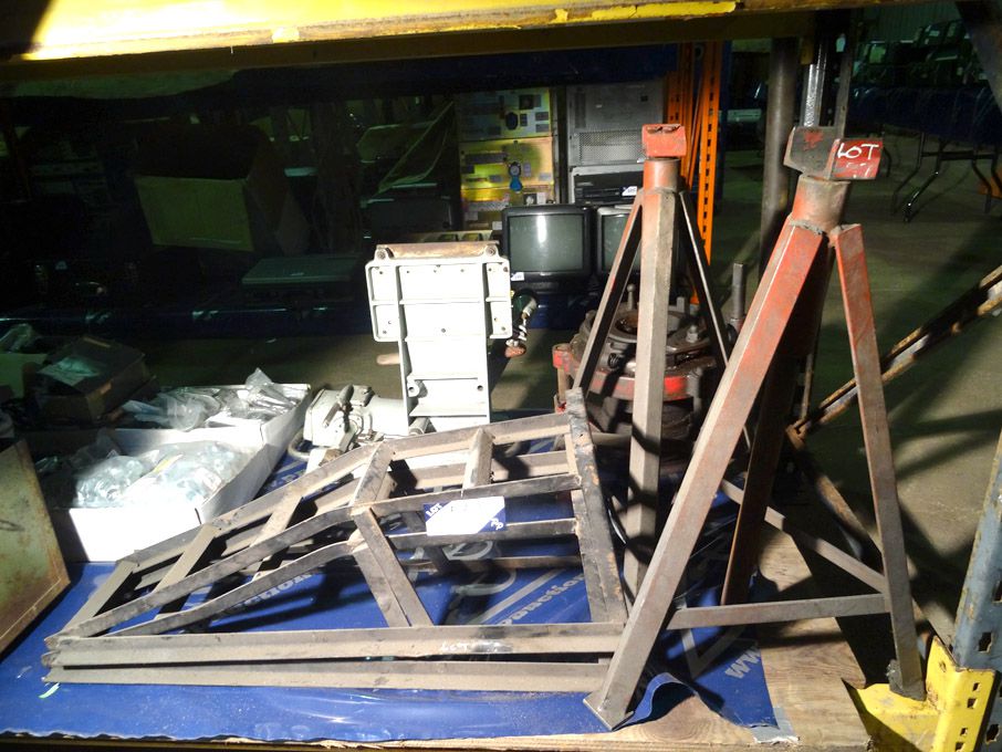 2x Mechanicscar ramps, 2x 600mm axle stands - Lot...
