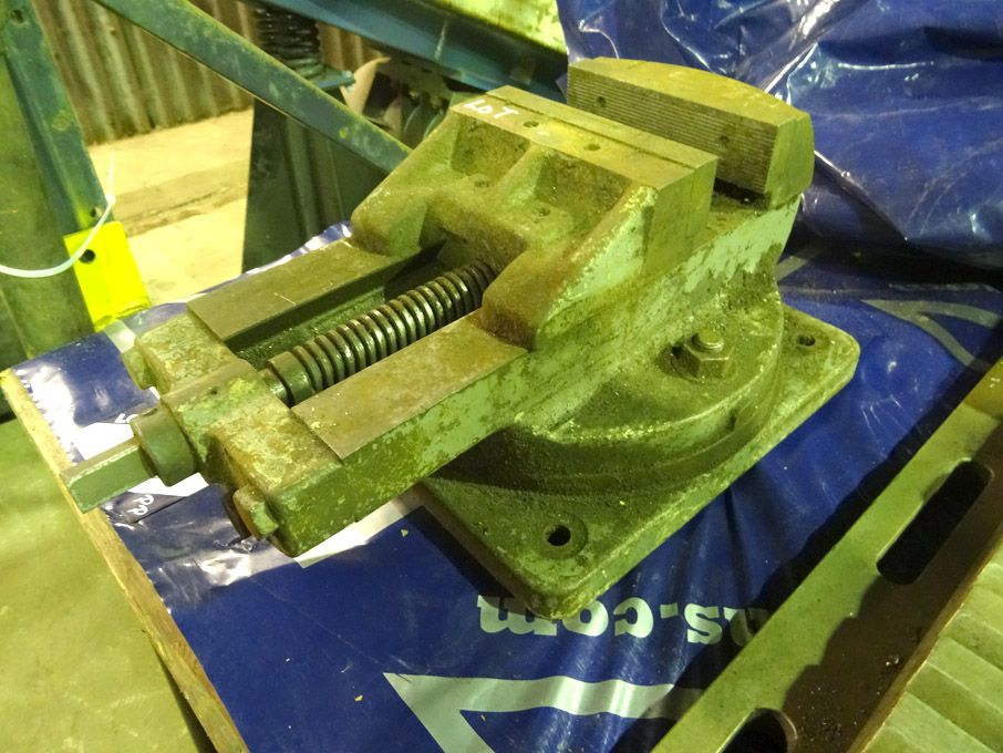 Heavy duty machine vice, swivel base - Lot located...