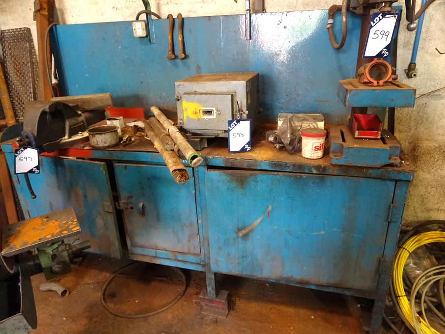 2060x600mm metal workbench, built in cupboards, Re...