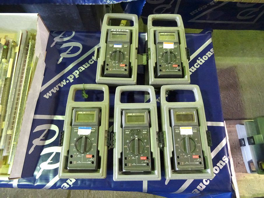 5x Fluke 25 hand held multimeters - Lot Located at...