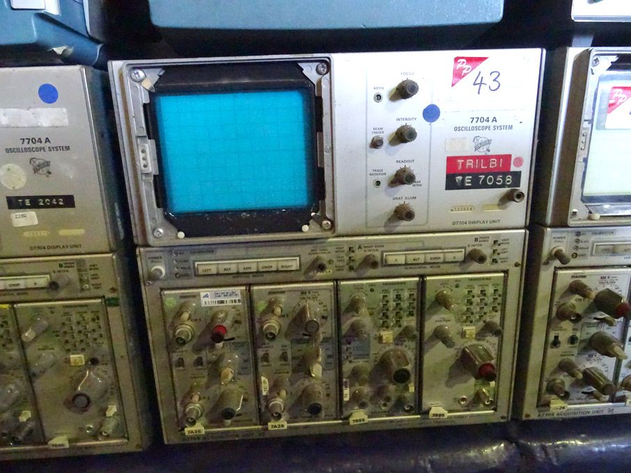 Tektronix 7704 oscilloscope, 200MHz inc: 7A26 trac...