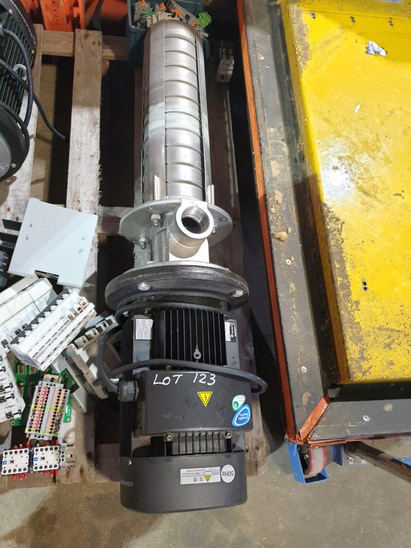 Grundfos DE7308 electric motorised submergible pum...
