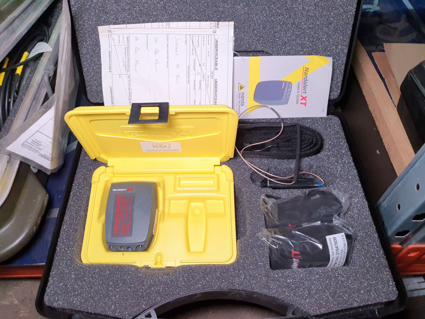 Nardalert XT D8860 personal RF monitor in case wit...