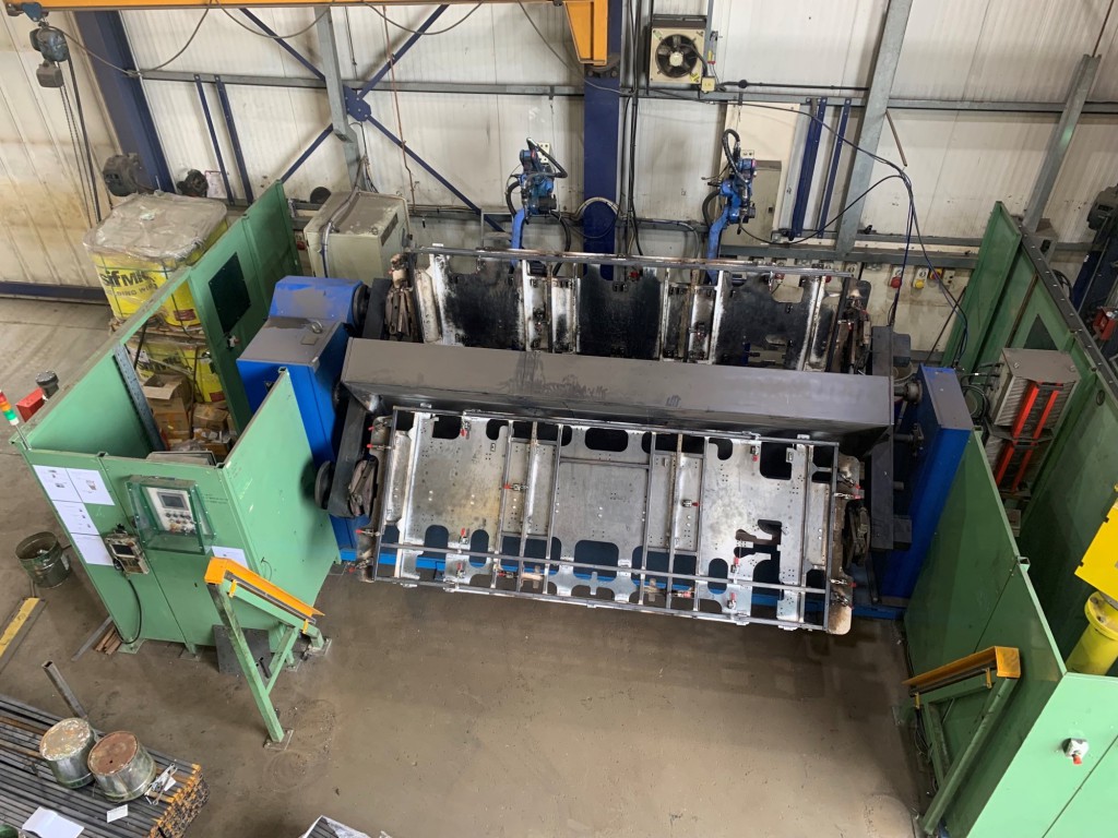 Twin Yaskawa / Motoman MIG welding cell (2006) inc...