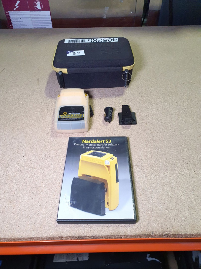 Nardalert S3 2270/01 main frame monitor in case