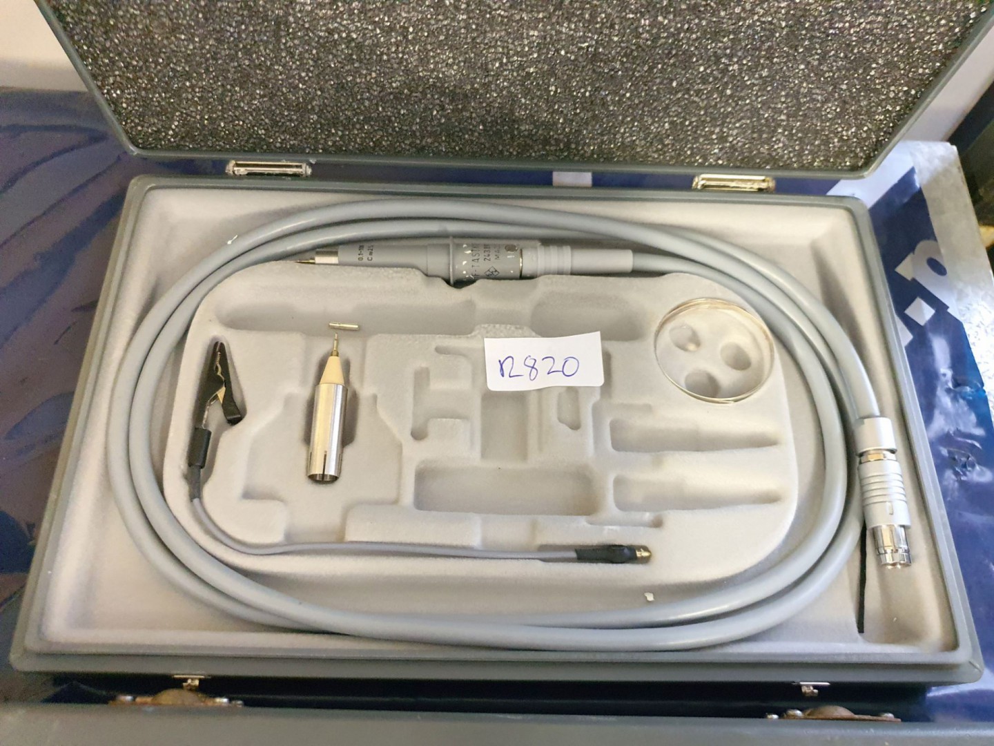 Rohde & Schwarz URV5-Z7 RF probe set in case (R802...