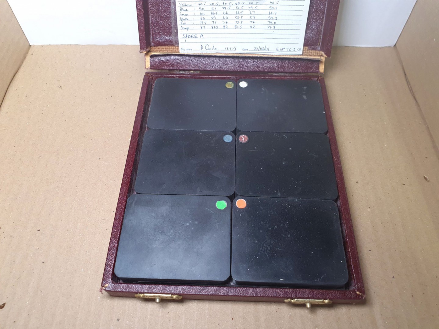 6x rubber hardness specimens in case