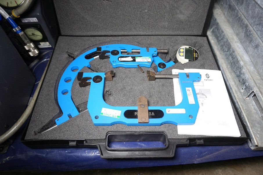 3x flute micrometers - Lot Located at: PP Saleroom...