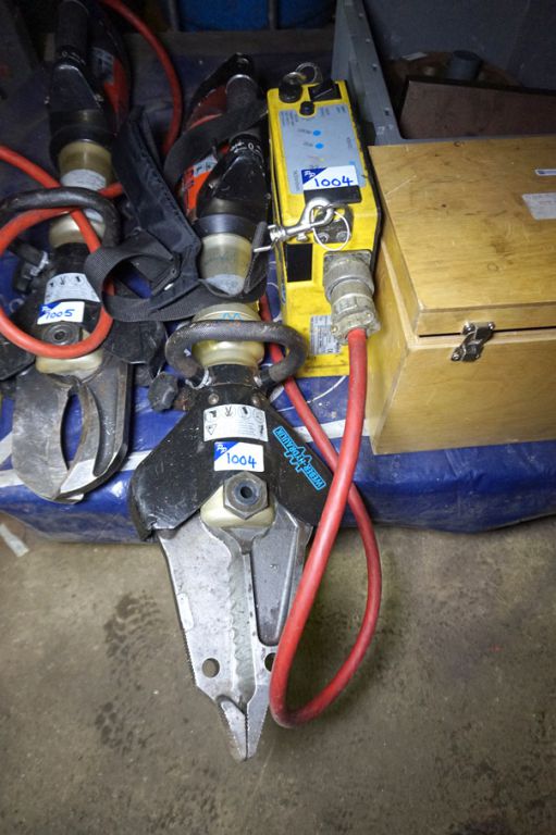 Weber-Hydraulik SPS 330A jaws of life with battery...