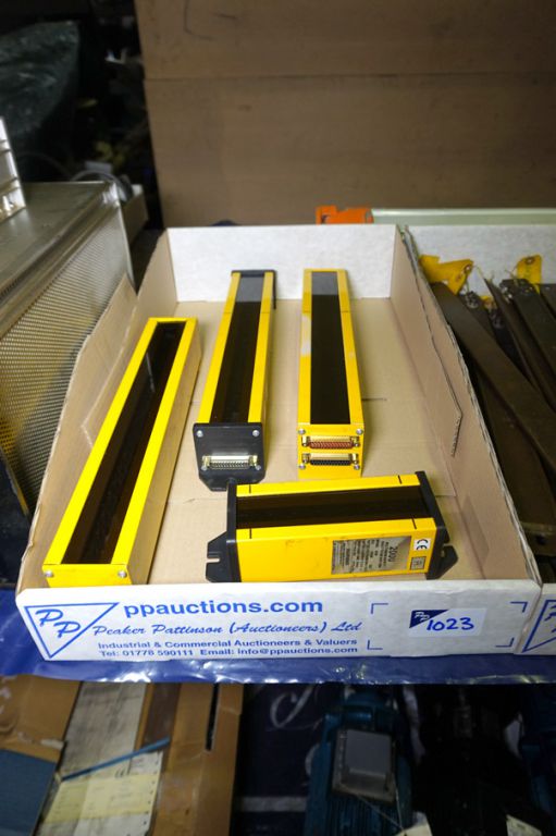 4x SmartScan 2000 multi beam safety light beams -...