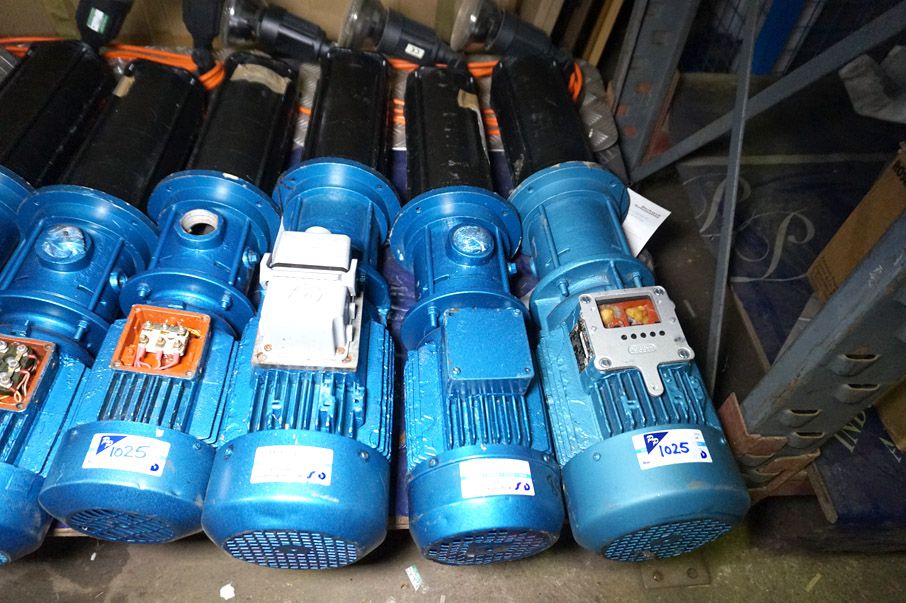 4x electric motor submersible pump units - Lot Loc...