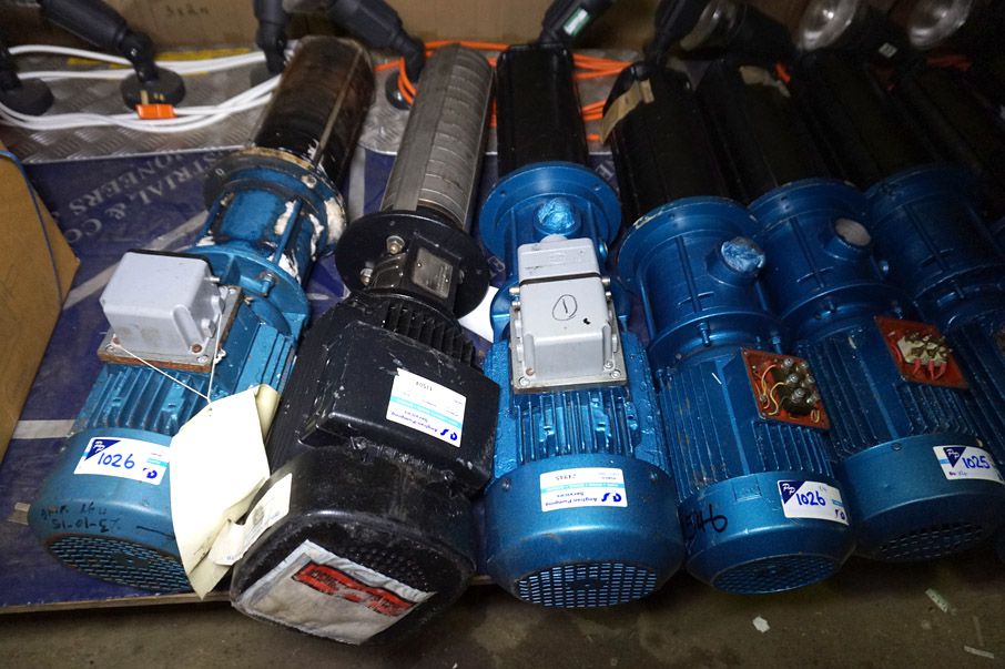 4x electric motor submersible pump units - Lot Loc...