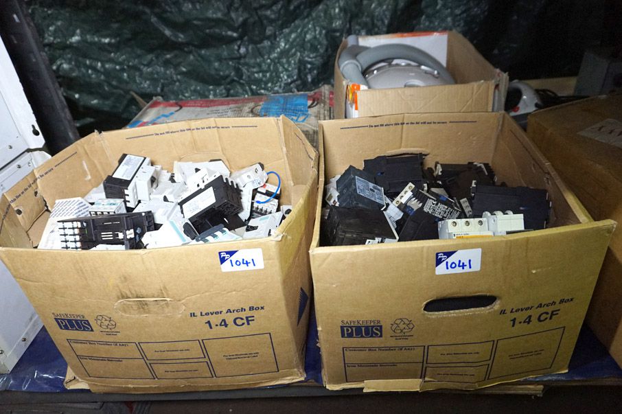 Qty various electrical contactors inc: Merlin Geri...