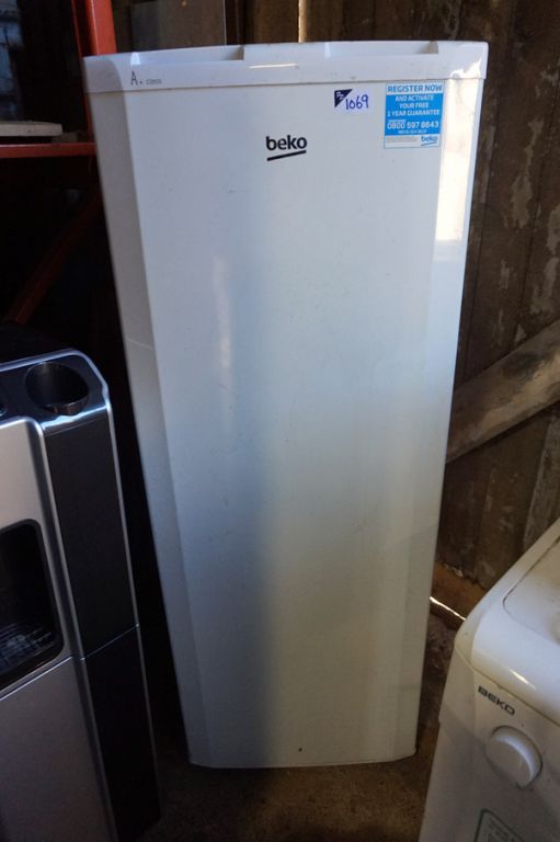 Beko TL546APW upright fridge - Lot Located at: PP...