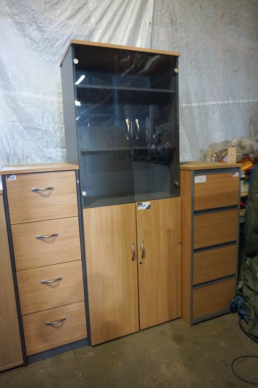 2x 4 drawer filing cabinets, 2 door glass display...
