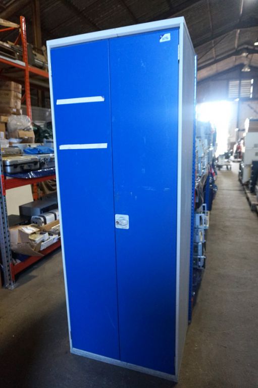 Bott 2 door metal storage cupboard - Lot Located a...