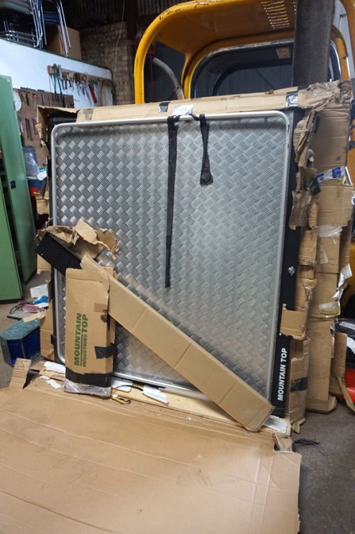Mountain Industrial Nissan Navara Tonneau pickup m...