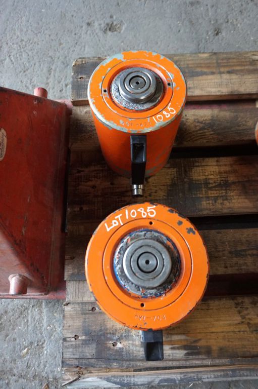 2x Holmatro HAC75 S10 hydraulic jacks - Lot Locate...
