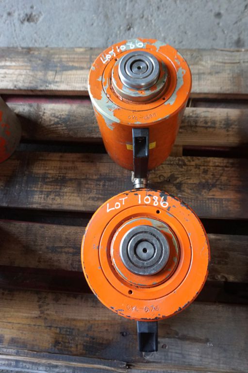2x Holmatro HAC75 S10 hydraulic jacks - Lot Locate...
