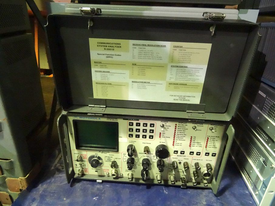 Motorola R2001D communications analyser - lot loca...