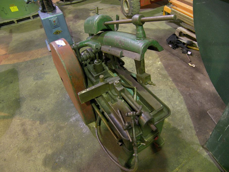 Herbert T135 vertical bandsaw, 300mm table - Loca...