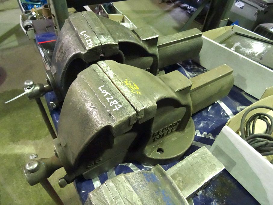 Record No36 bench vice - lot located at: Aunby, Li...