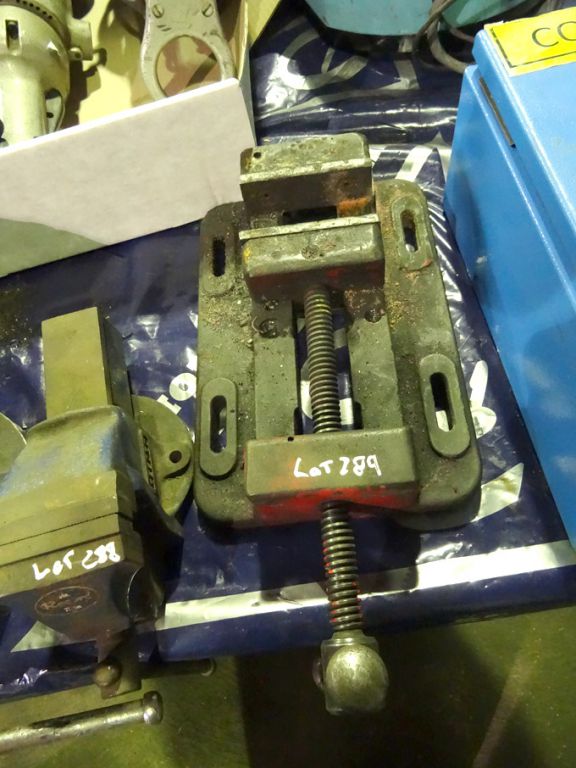 100mm machine vice - lot located at: Aunby, Lincol...
