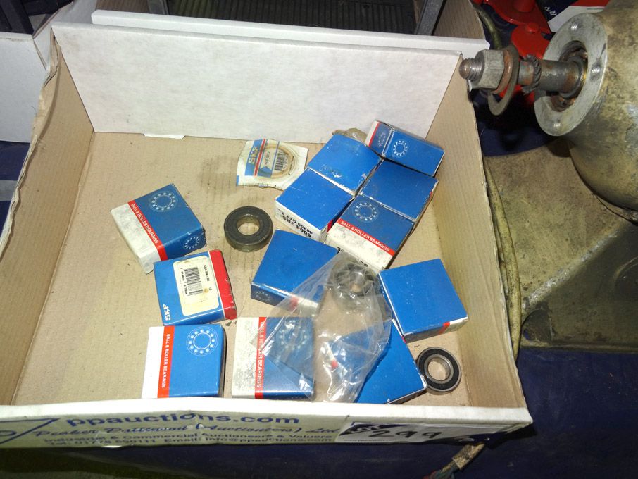 Qty various metal ball & roller bearings - lot loc...