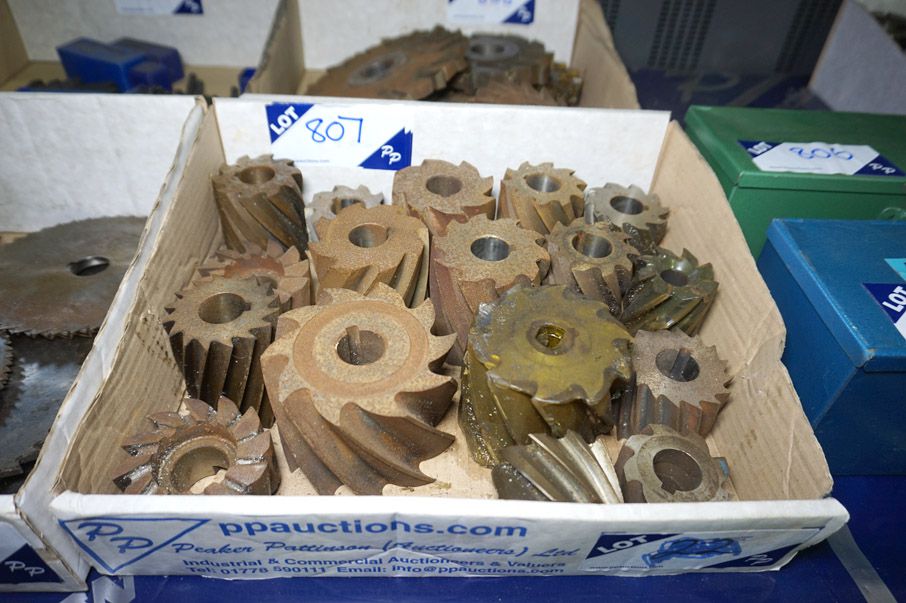 Qty various HSS milling cutters to 4" dia. approx....