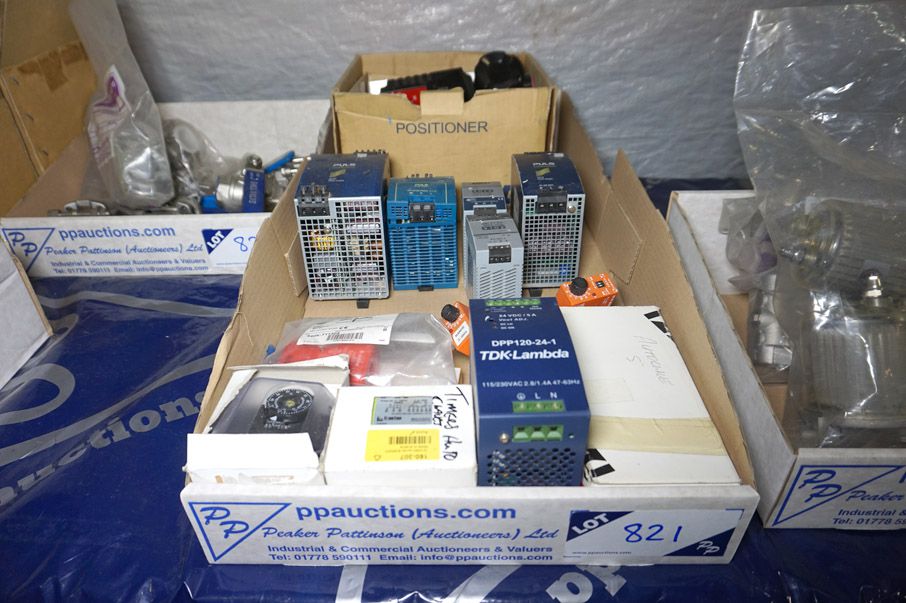 Qty various electrical controls inc: Puls QS20 pow...