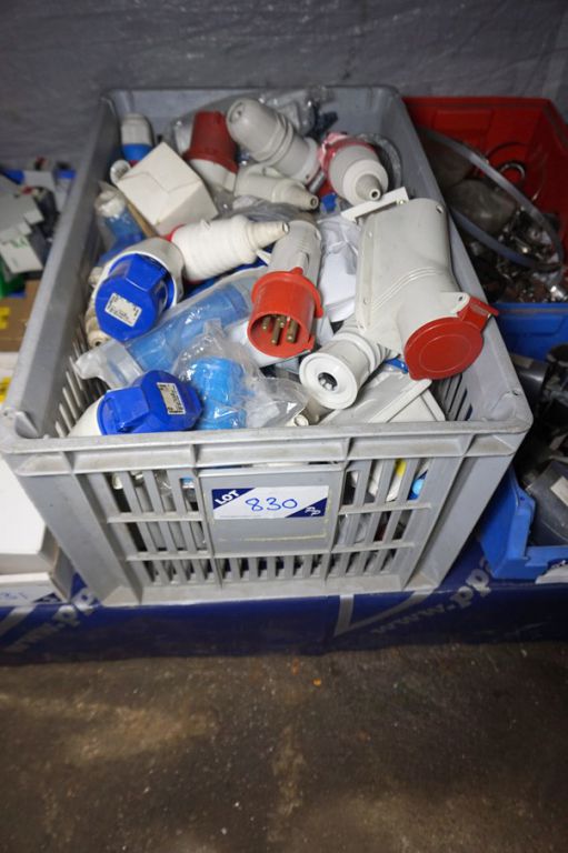 Qty various electric plugs, sockets etc - Lot Loca...