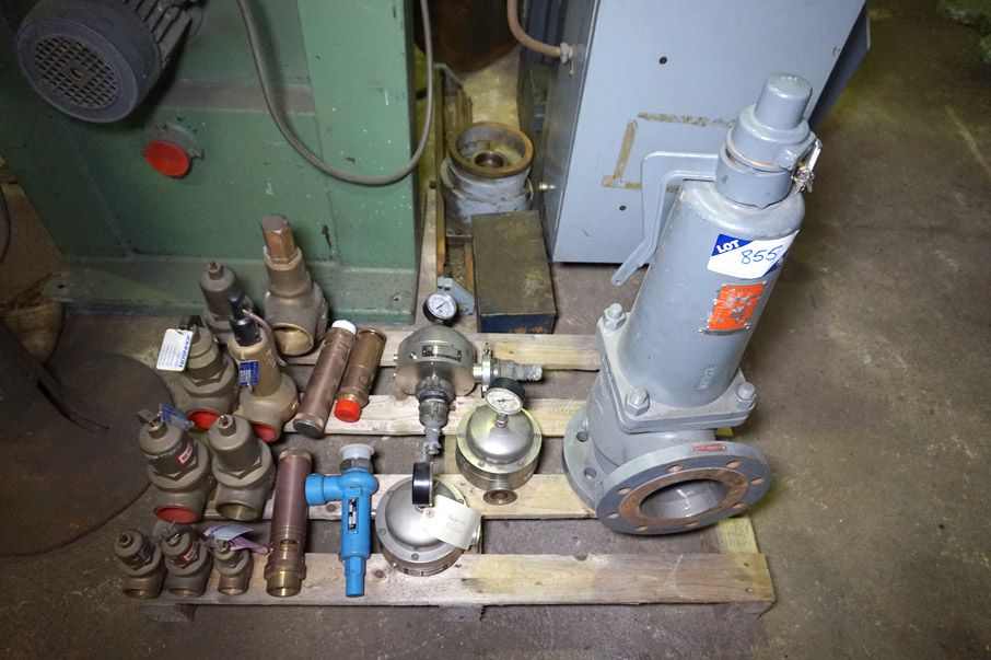 Qty various Johnson valves on pallet - Lot Located...
