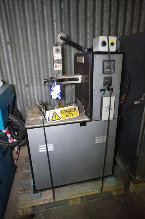 IHE 3170 induction heater with pre heat oven - Lot...