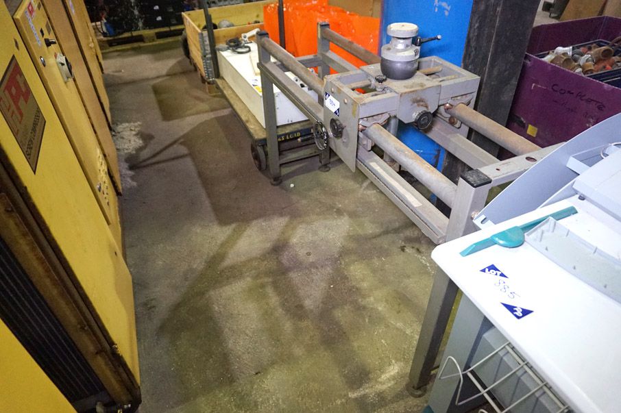 Bilora 1400mm wide traversing table - Lot Located...