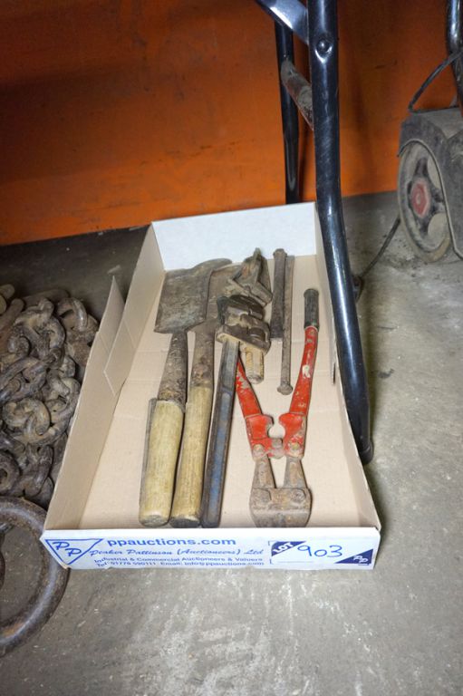 Qty various inc: bolt croppers, chisels, pipe wren...